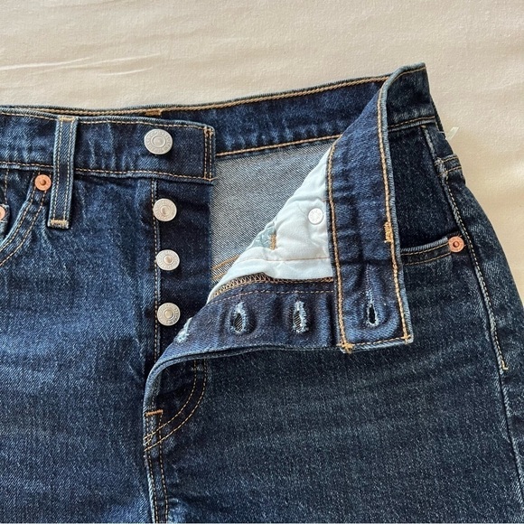 Unworn Sample - Levi's 501 Original Shorts in Salsa T3 Shaker - Picture 8 of 16